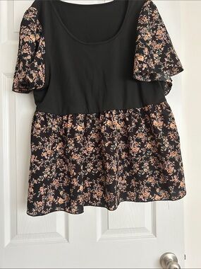 SHEIN Black Peplum Tunic with Peach Floral Print